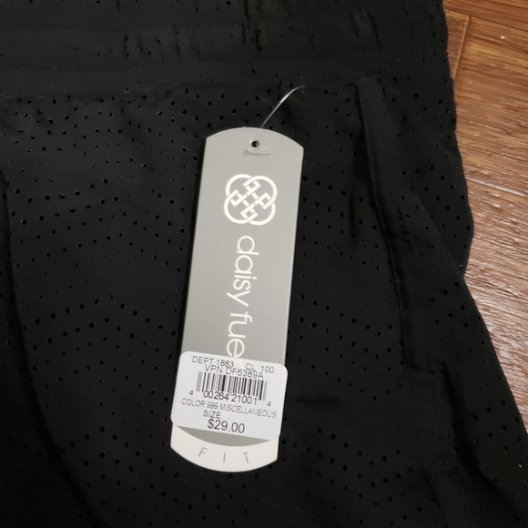 Black workout shorts - Picture 4 of 4